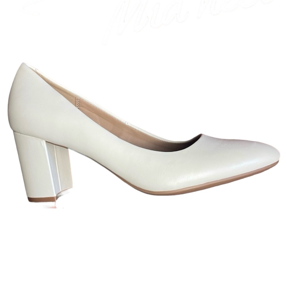 Aerosoles Comfortable Mid-heel Pump in White Leather -$125 Original Price